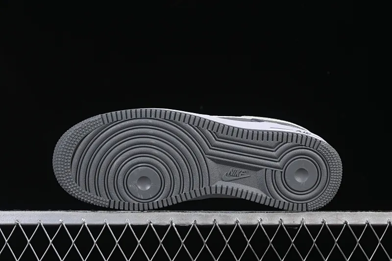 All categories Nk Air Force 1 Air Force series Nk Air Force 1 Low Air Force low-top Nike Air Force 1'07 Low joint gray and white print Air Force 1 low-top casual sneakers NH0601-575